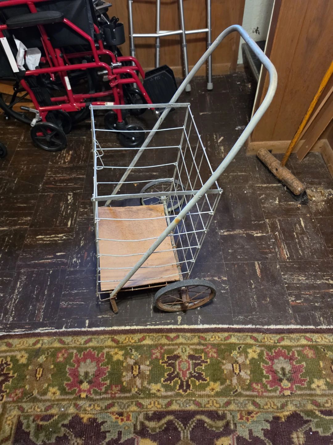 Cart for groceries or laundry - photo 2