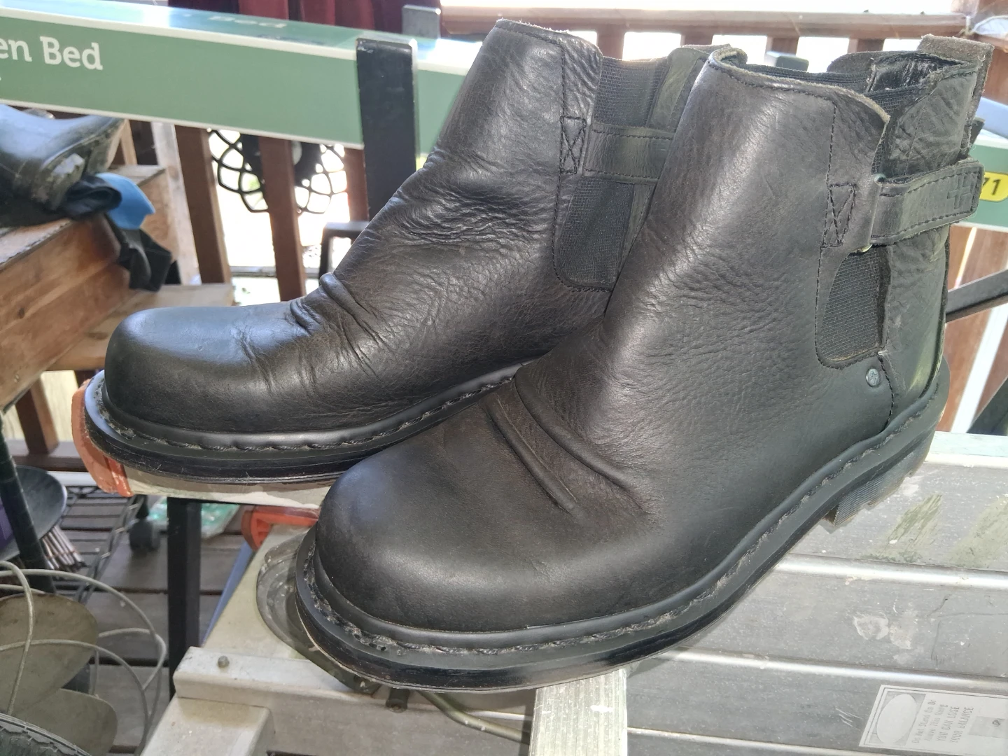 Dr. Martens Black Leather Chelsea Boots unisex