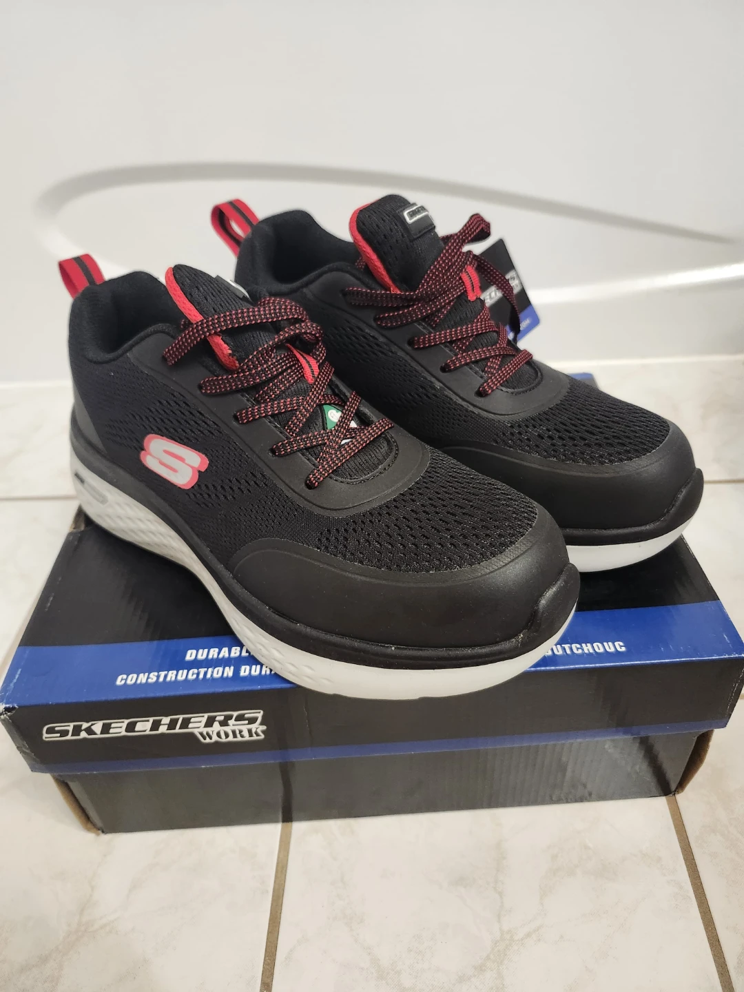 Skechers Cushioning Safety Shoes ( CSA Grade 1, steel toe )