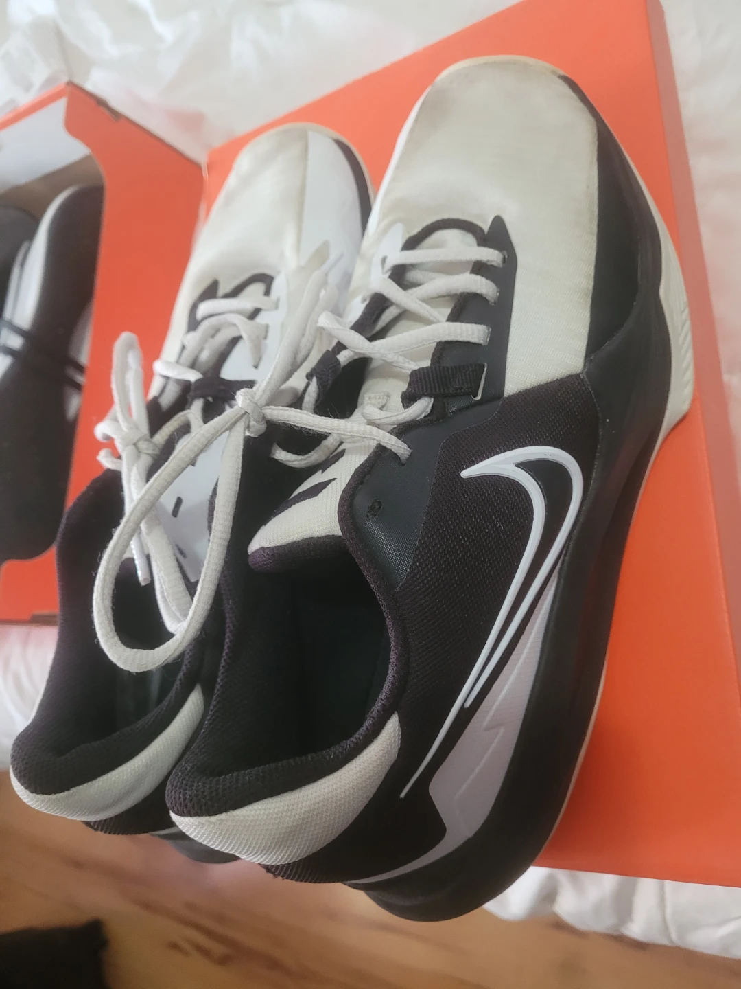 Nike Basketball Shoes - photo 3