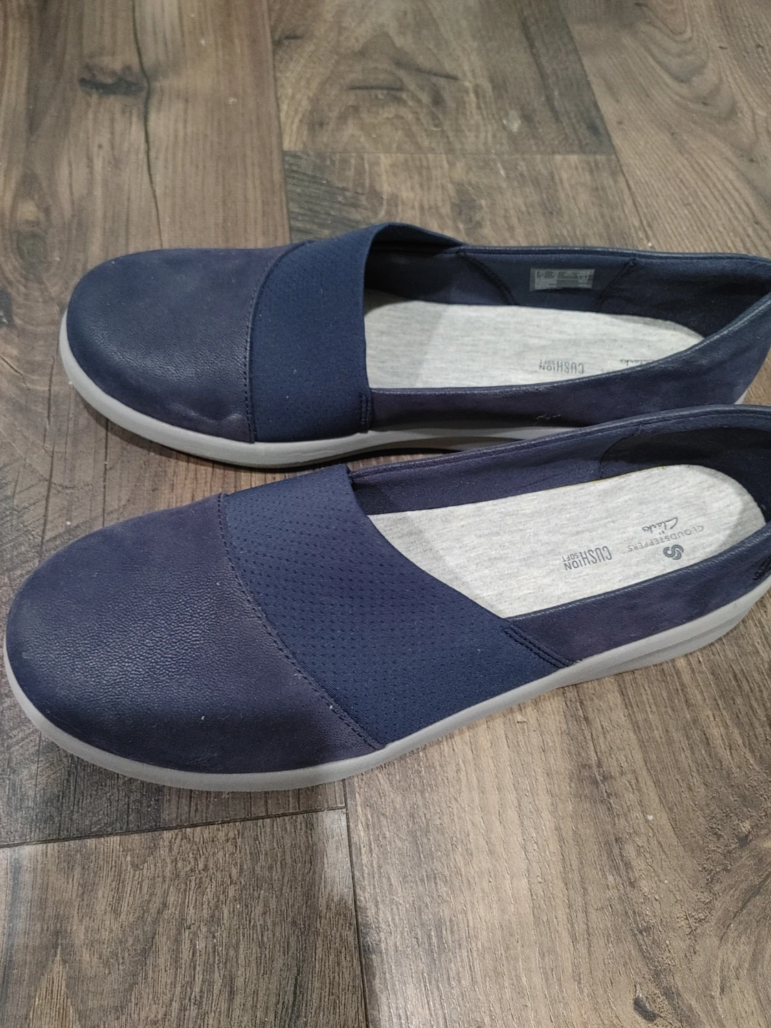 🧡 WOMANS SIZE 10 LIKE NEW CLARKS NAVY CLOUDSTEPPERS
