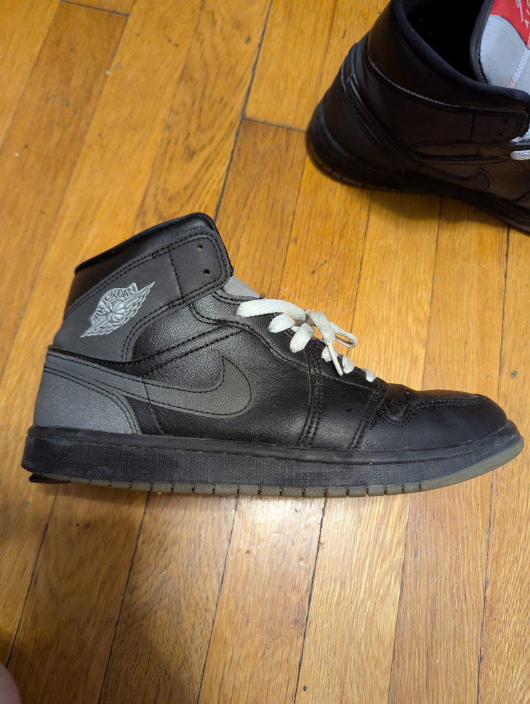 Air Jordan 1 Mid Black Basketball Shoes