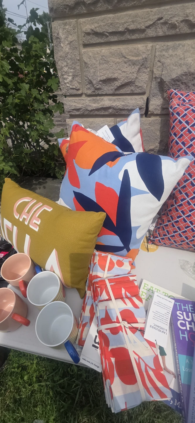 Bundle of Decorative Pillows, Mugs, and Tea Towels - photo 5