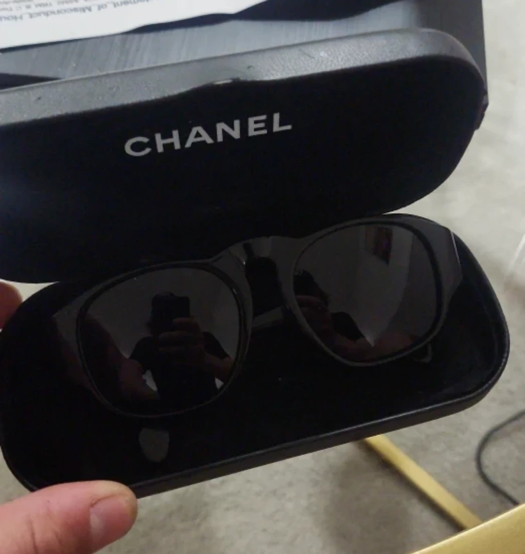CHANEL Sunglasses with Case - Like New - photo 2