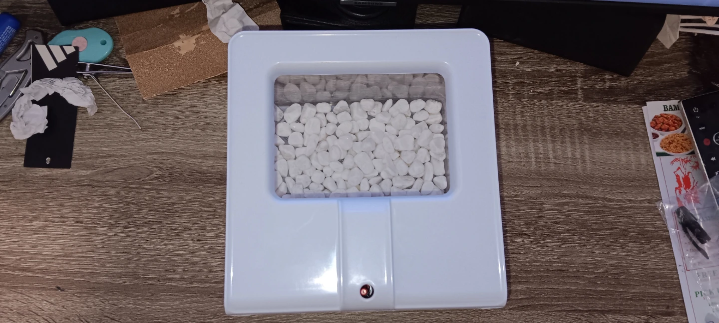 EZ Marina Desktop Aquarium good for shrimp or snails and plants. - photo 5