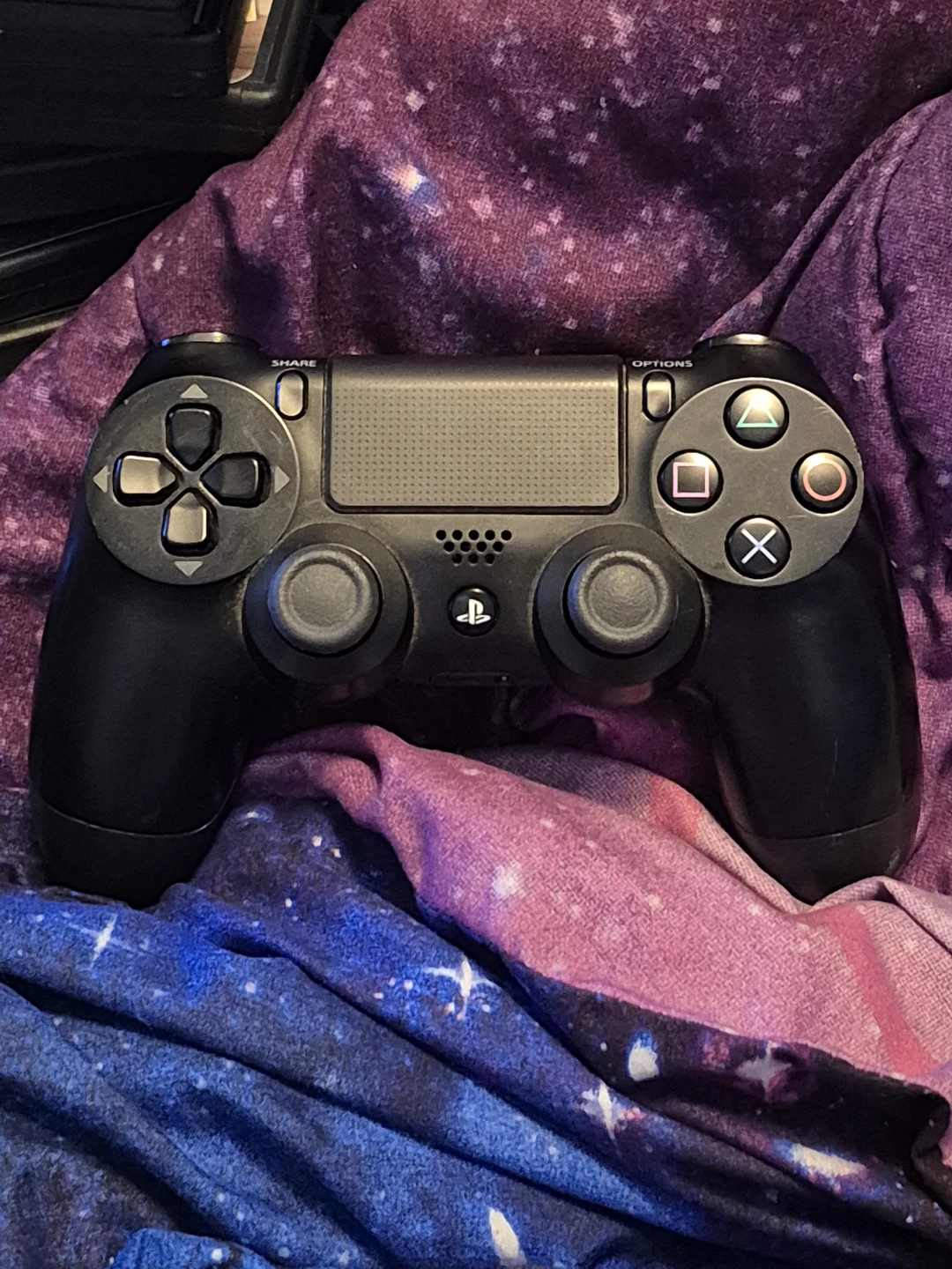 Black Sony PS4 controller (plus charger)