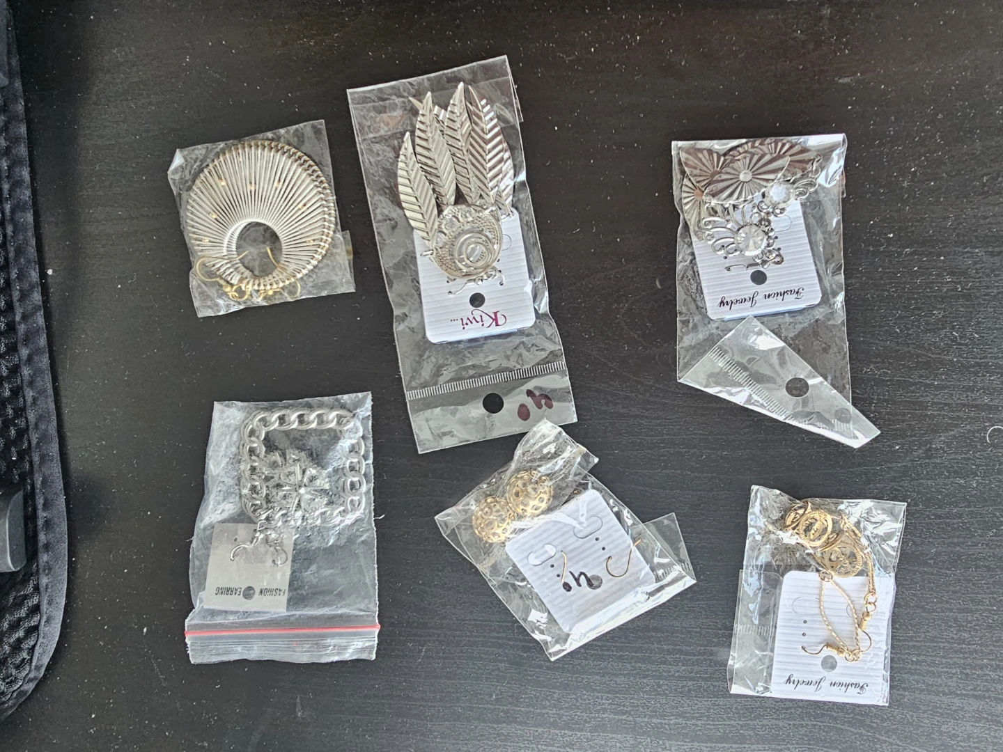 6 New Assorted Fashion earrings - photo 3