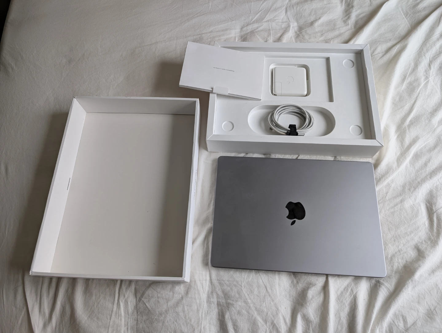 Apple MacBook Pro 14-inch - photo 3