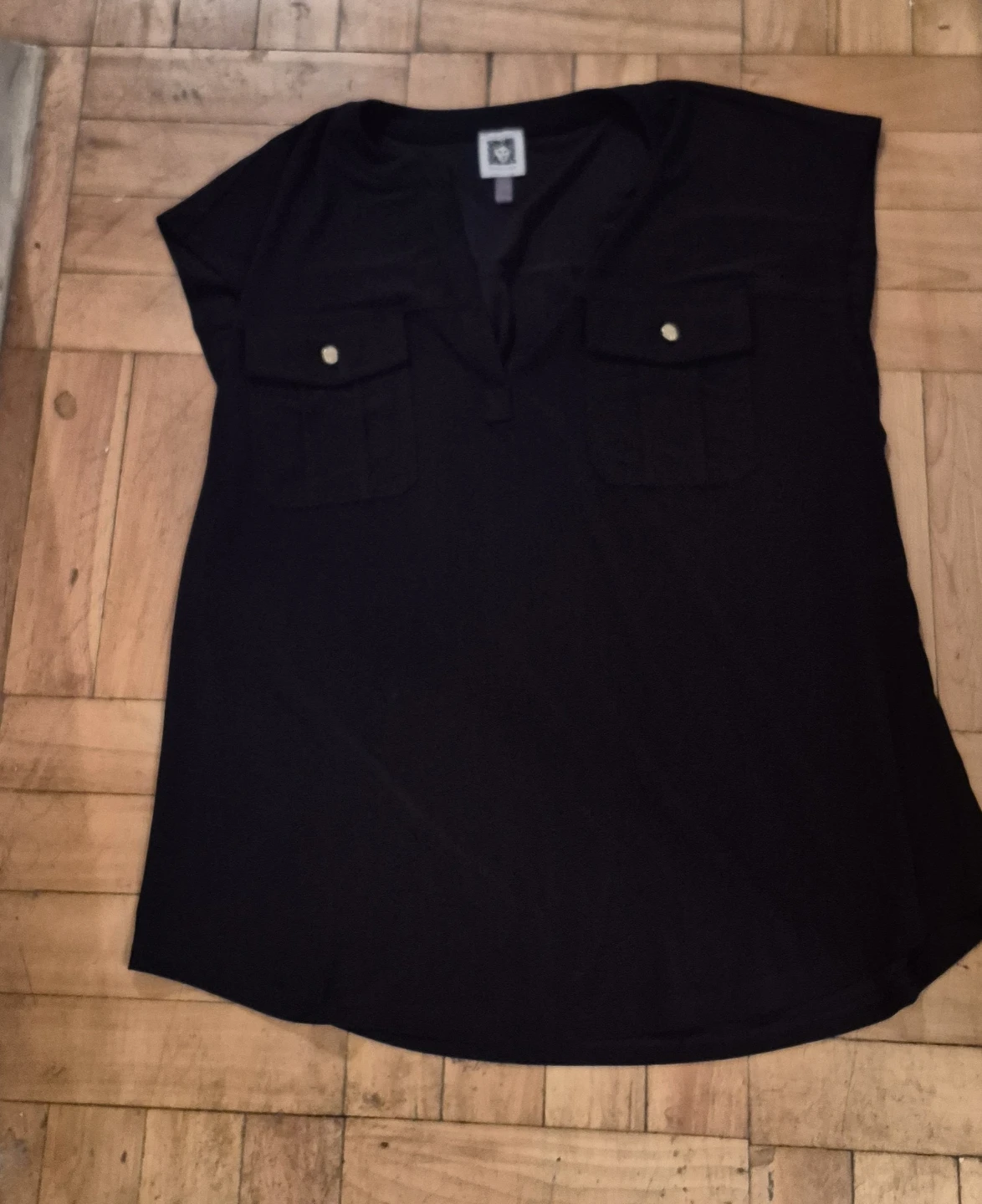 LN)Anne Klein Size LG Black Short Sleeve V-Neck Tunic Top