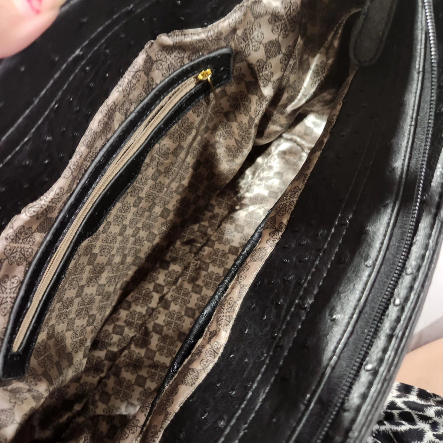 Black Ostrich Embossed leather Large Handbag - photo 5