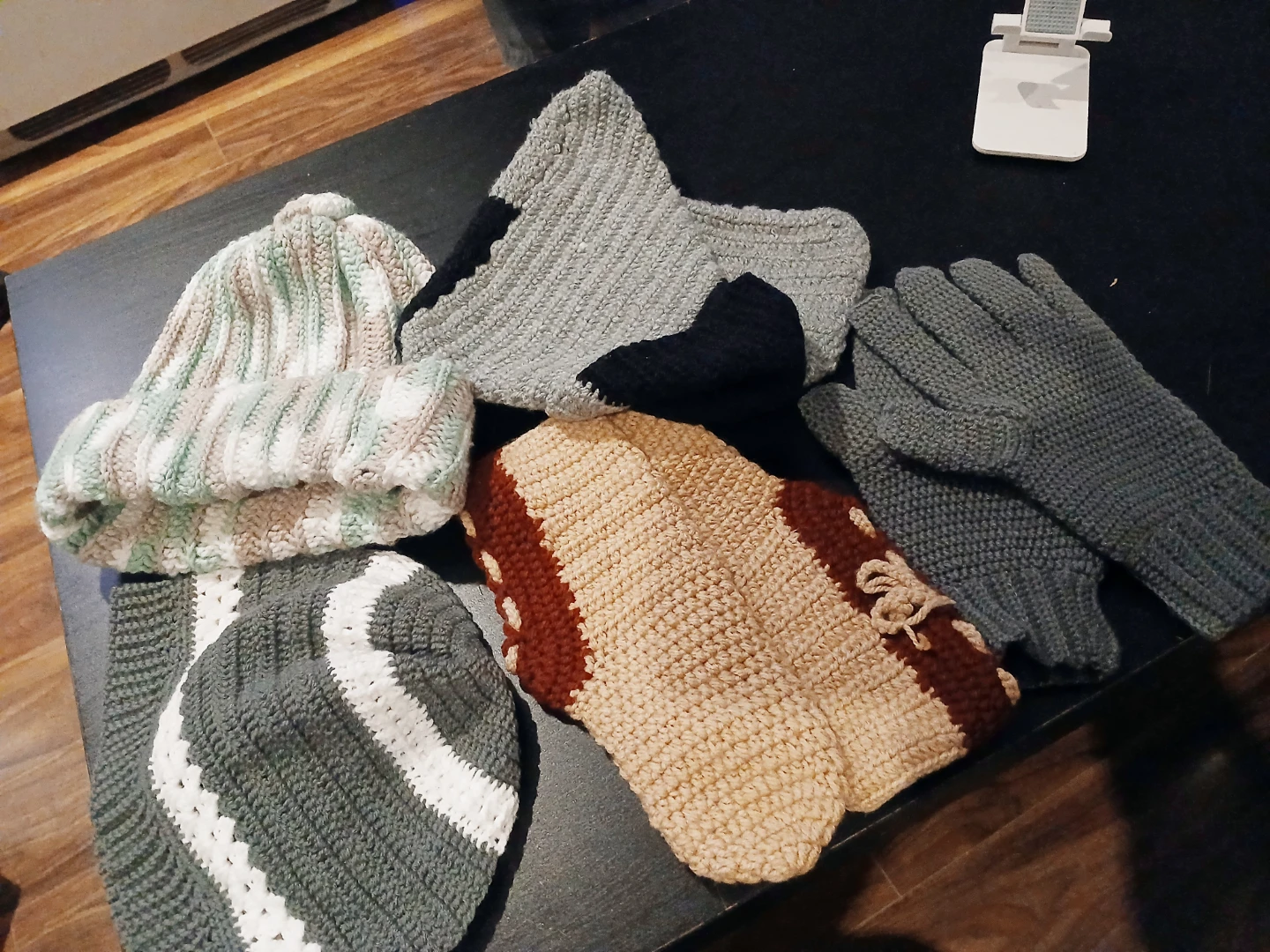Hand-knitted winter accessories set