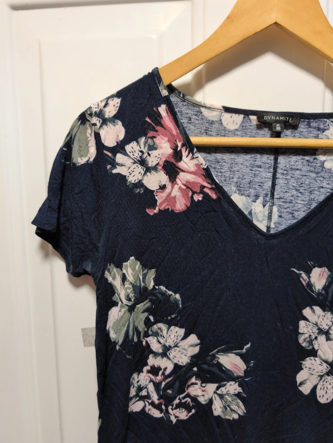 Dynamite Navy Floral V-Neck T-Shirt - photo 2