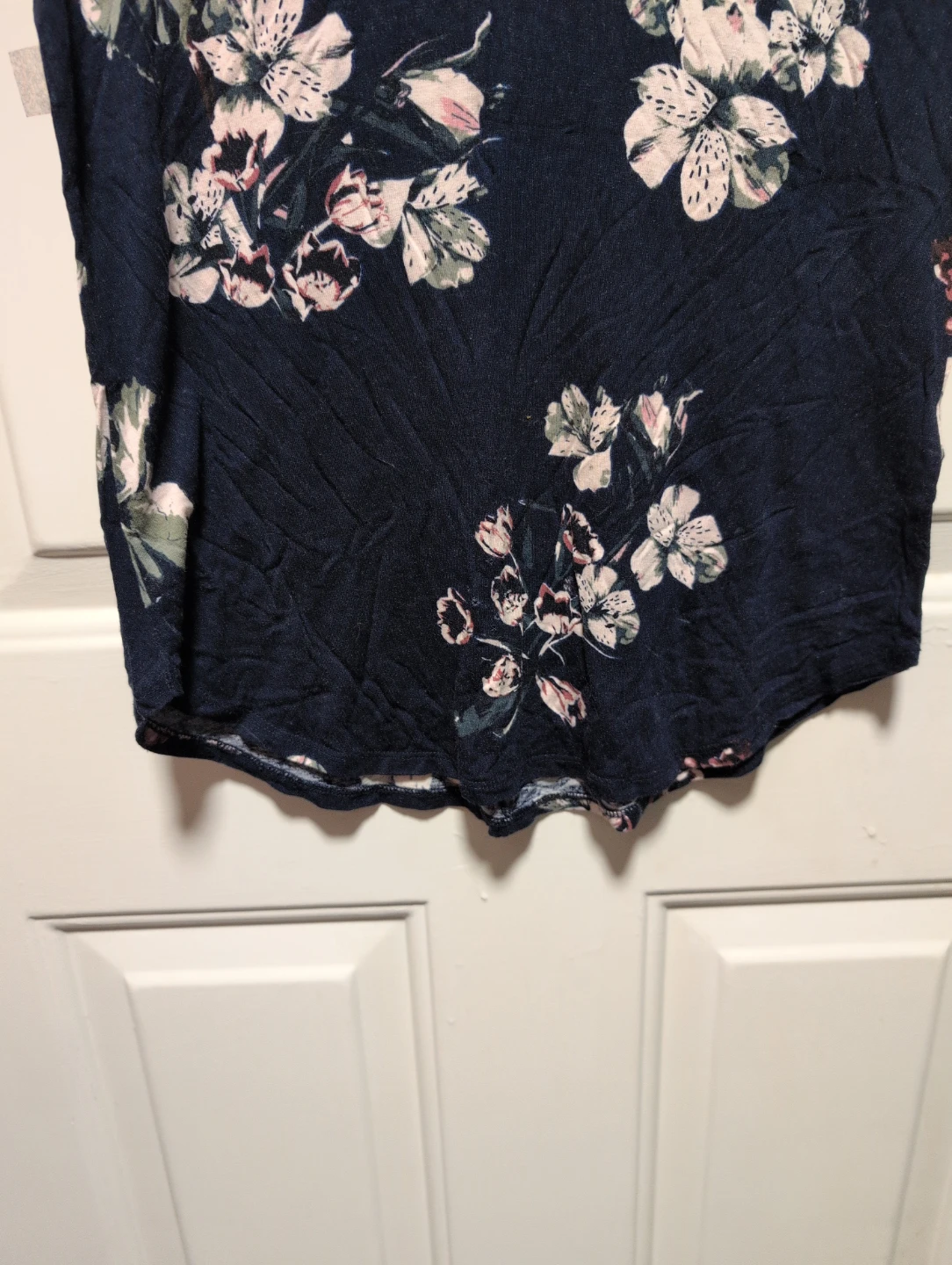 Dynamite Navy Floral V-Neck T-Shirt - photo 3