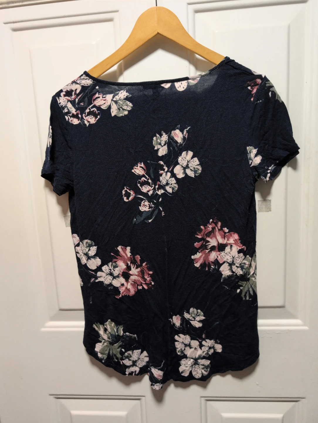 Dynamite Navy Floral V-Neck T-Shirt - photo 4