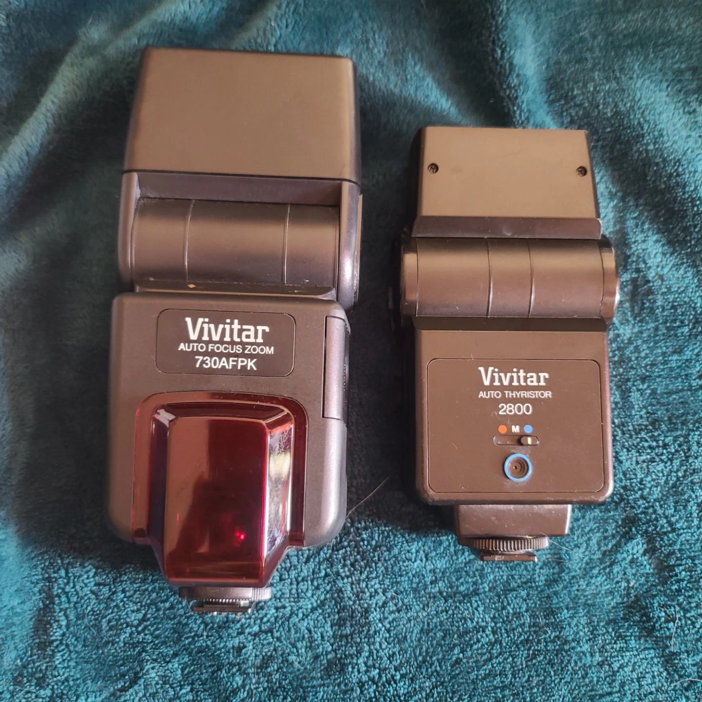 2 Vivitar Camera Flashes: 730AFPK & Auto Thyristor 2800