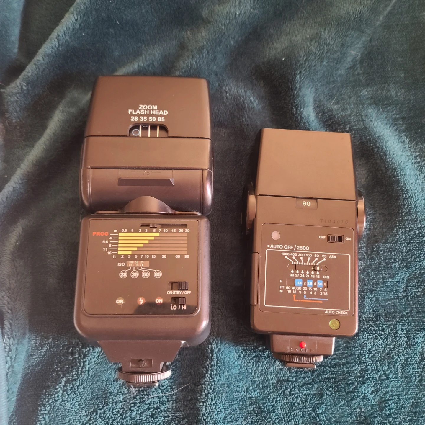 2 Vivitar Camera Flashes: 730AFPK & Auto Thyristor 2800 - photo 2