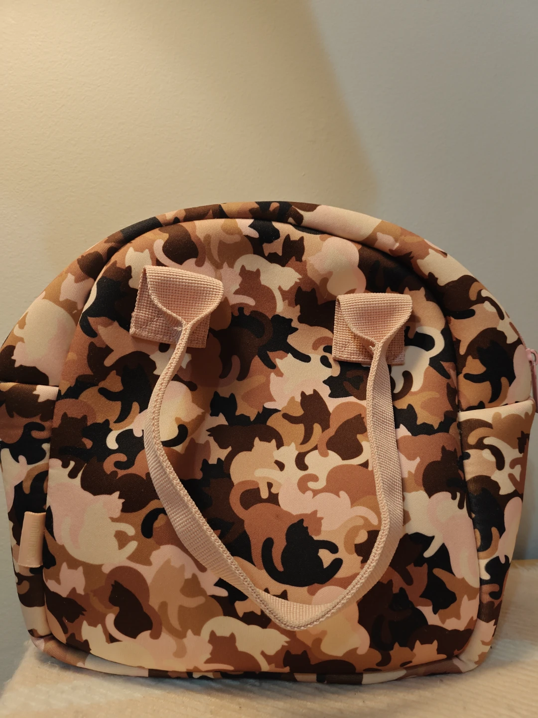 Neoprene lunch bag with cat camouflage print