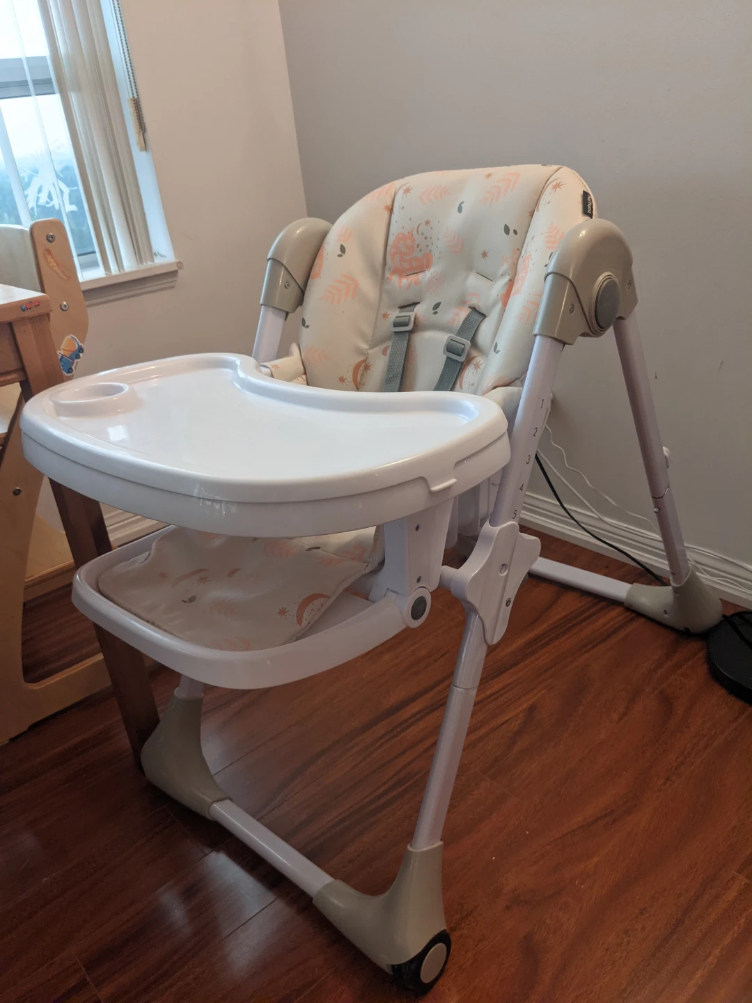 Babyjoy Baby High Chair - Foldable & Height Adjustable - photo 3