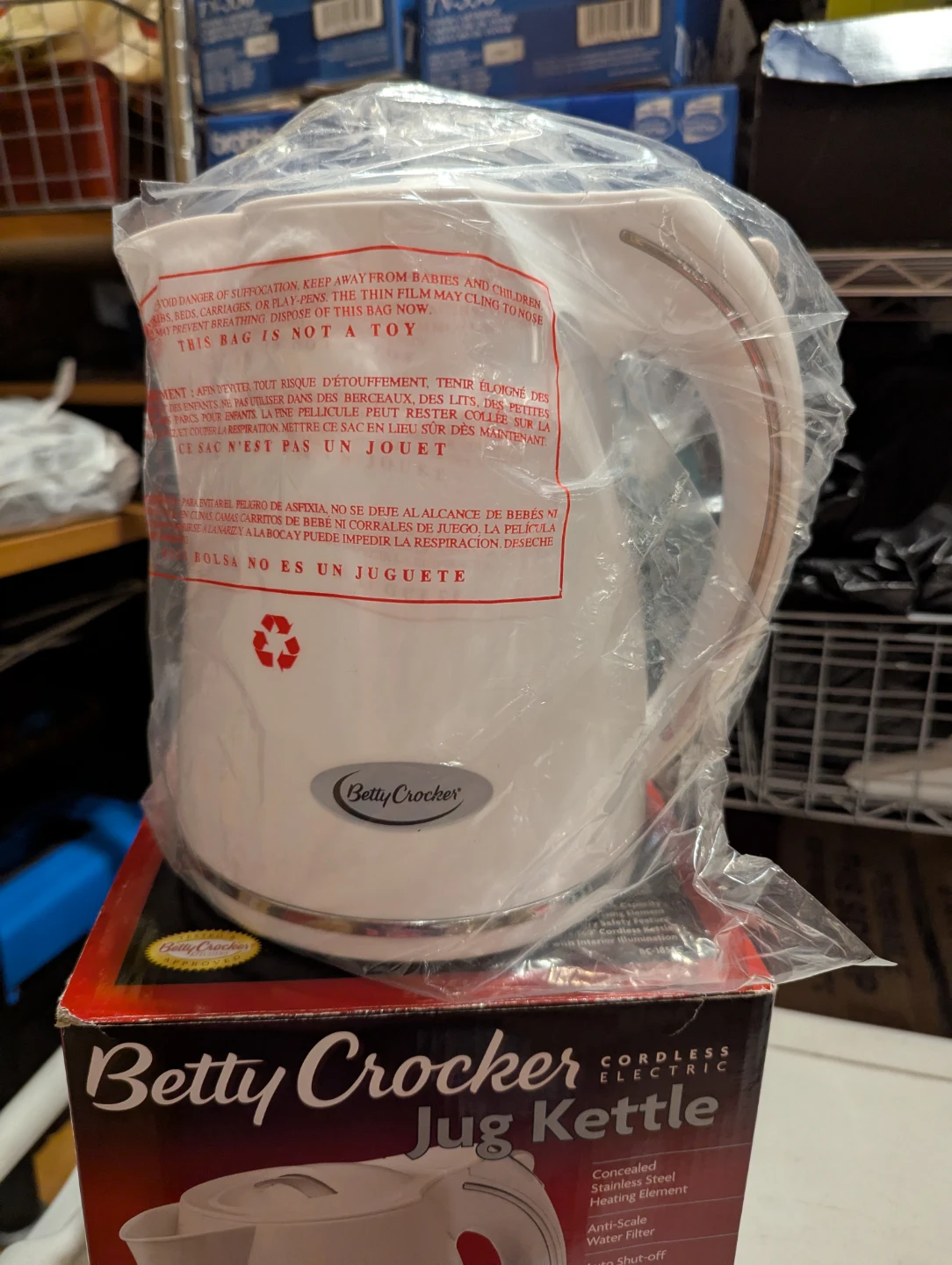 Brand New Betty Crocker Kettle - photo 2