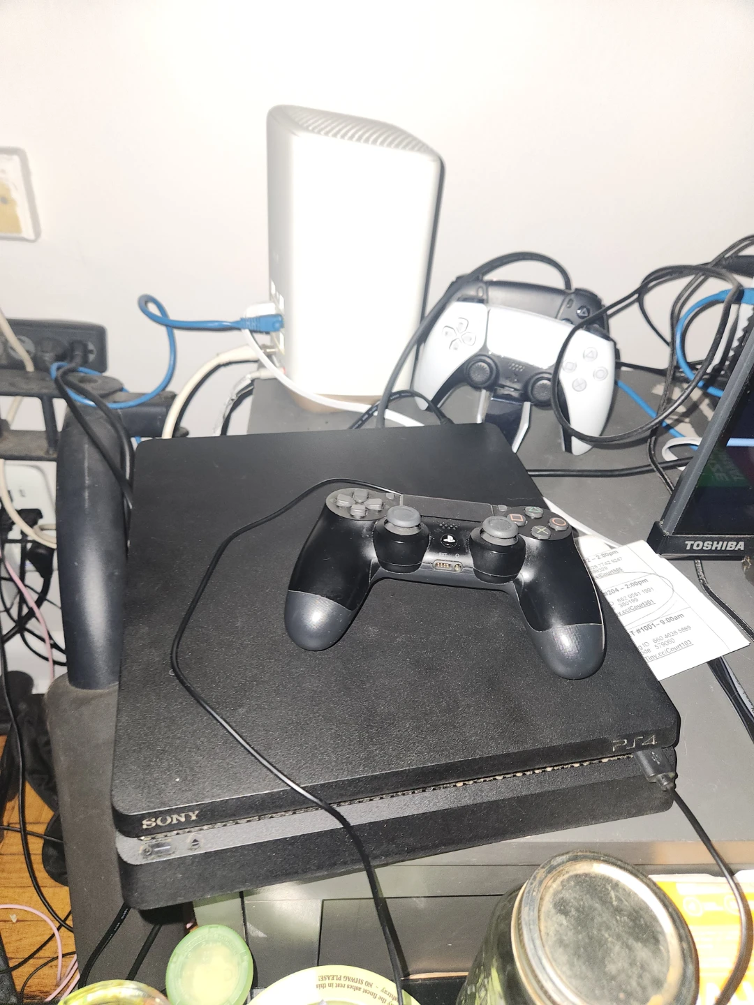 Sony PS4 slim, 1 controller + power plug