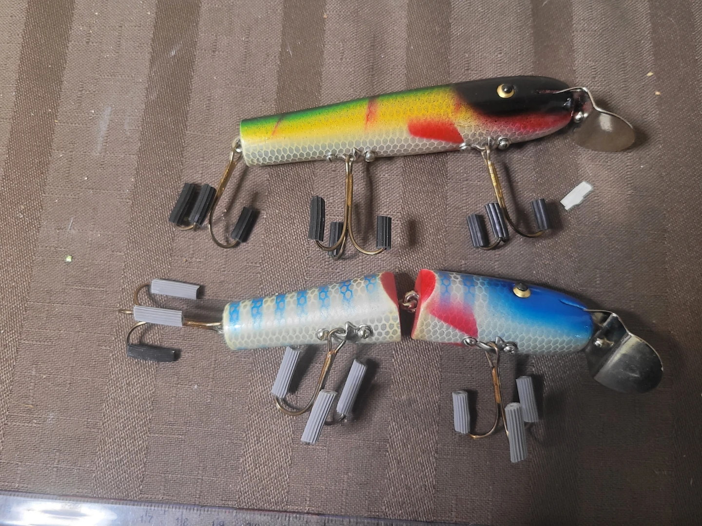 Lot 2 Vintage Lucky Strike Wooden Fishing Lures
