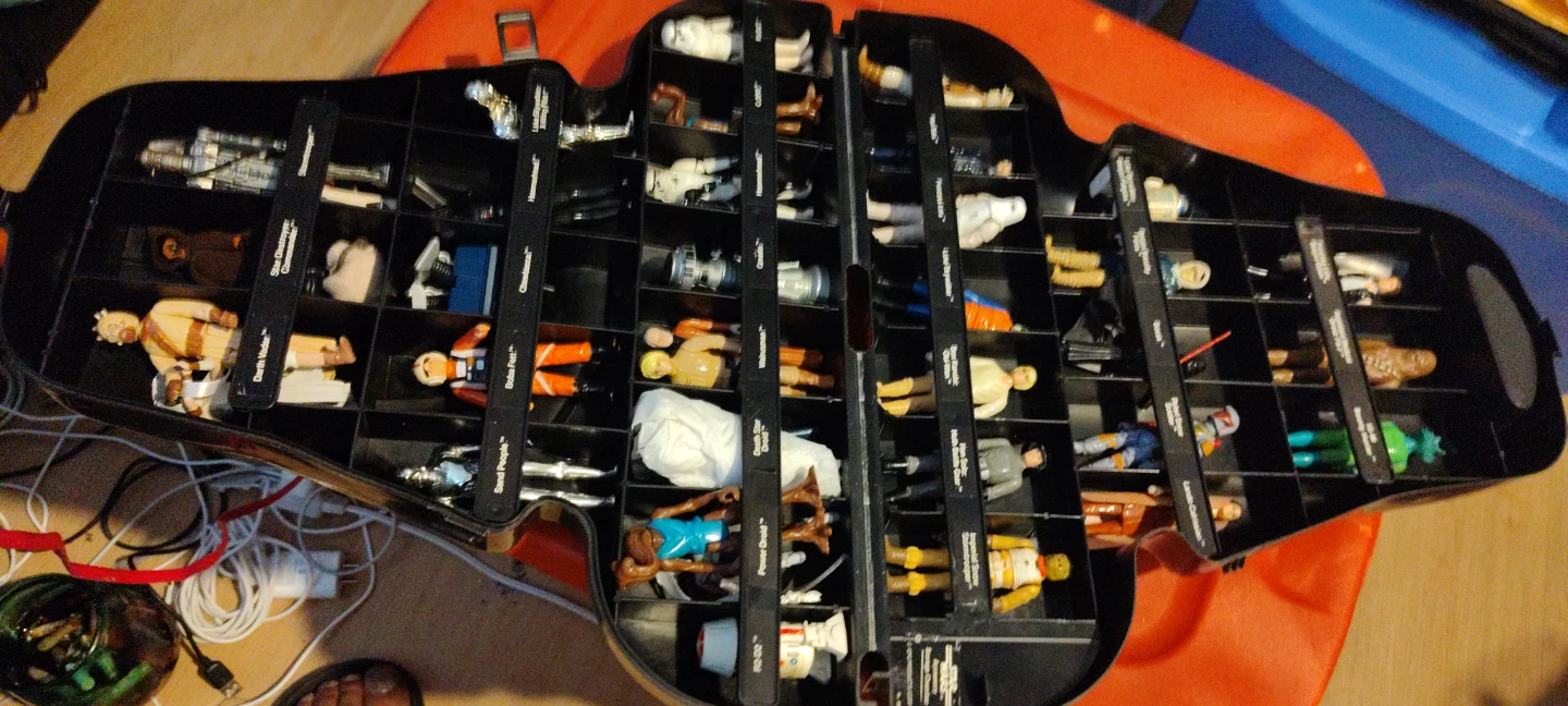 Vintage Star Wars Action Figure & Carrying Case - photo 3