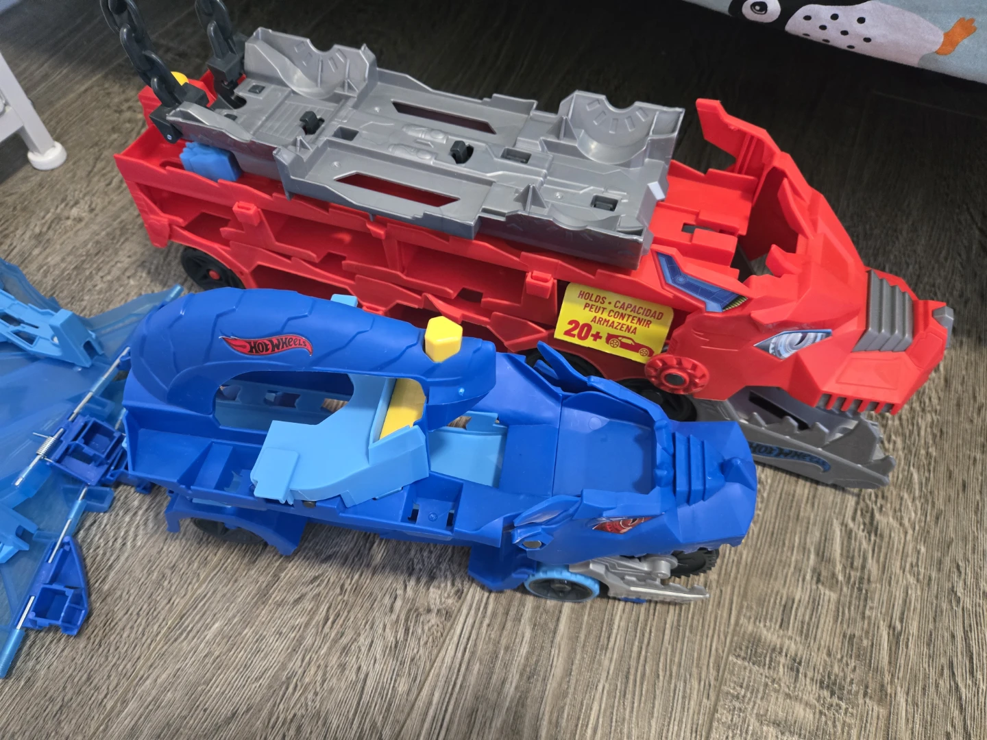 Hot wheels city - Ultimate Dragon transporter