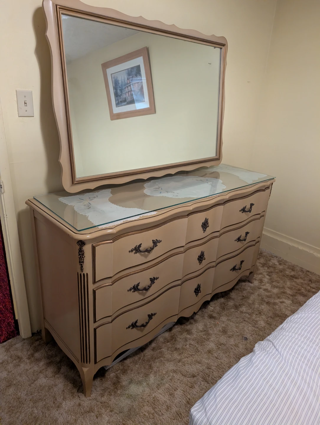 Antique wood dresser with glass protection on top - photo 2