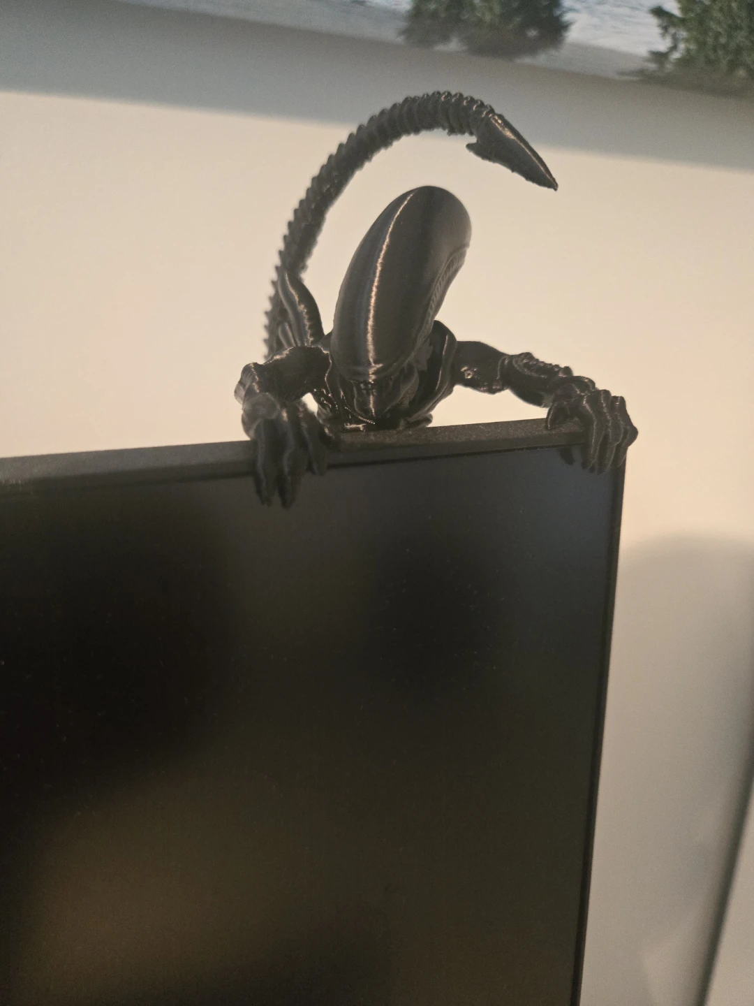 Xenomorph Alien monitor hanger - photo 2