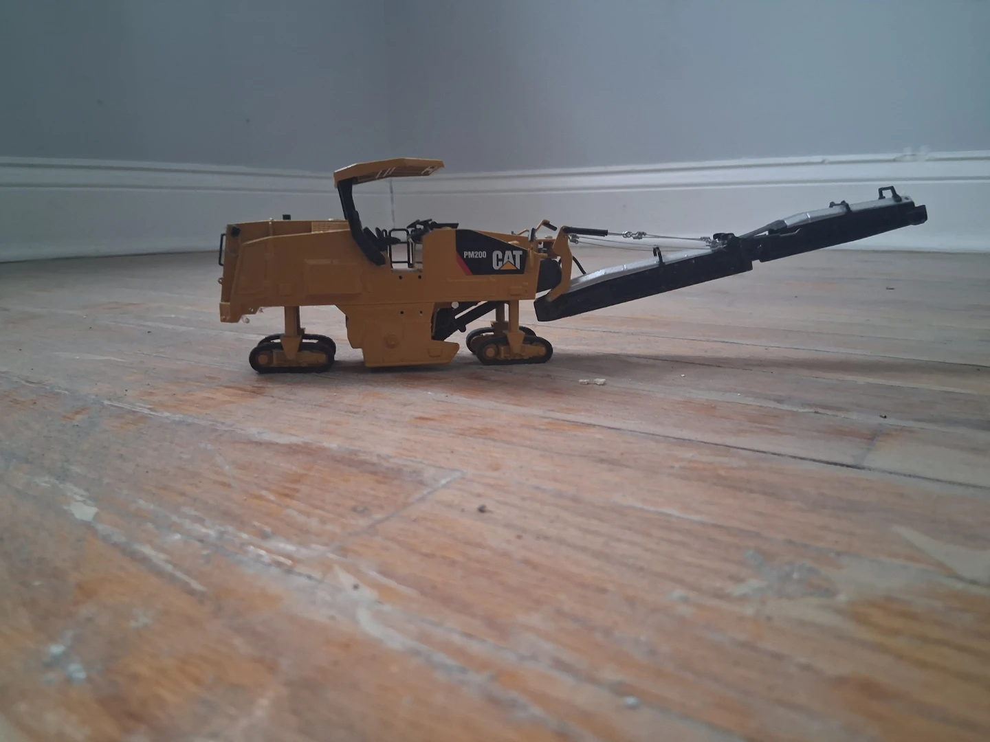 CAT 825H Soil Compactor Toy - photo 2
