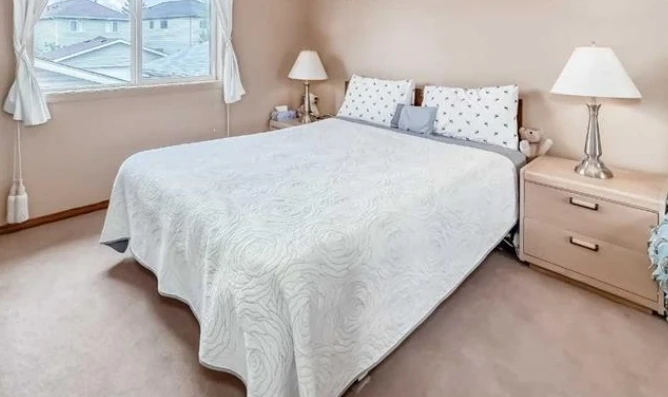 Queen bed 4 Pieces set