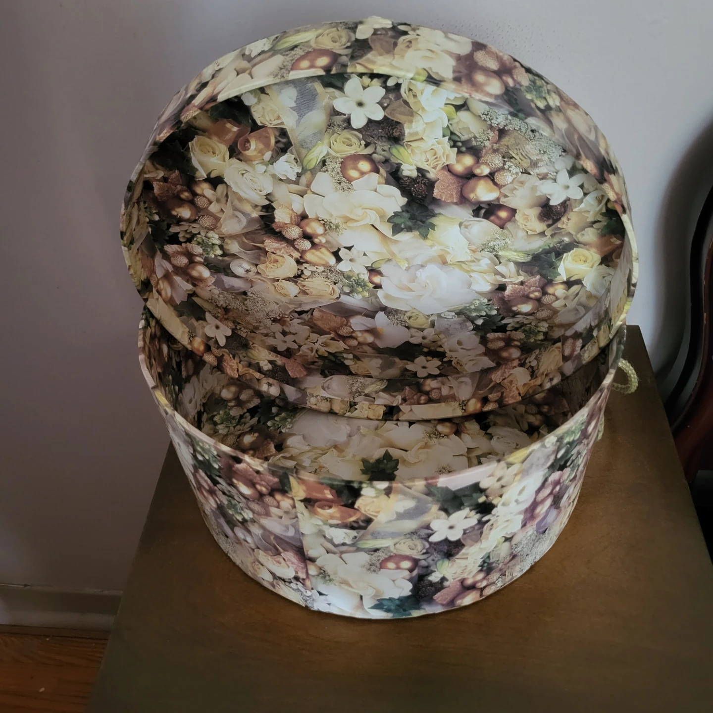 Vintage Floral Round Hat Box Storage Container - photo 2