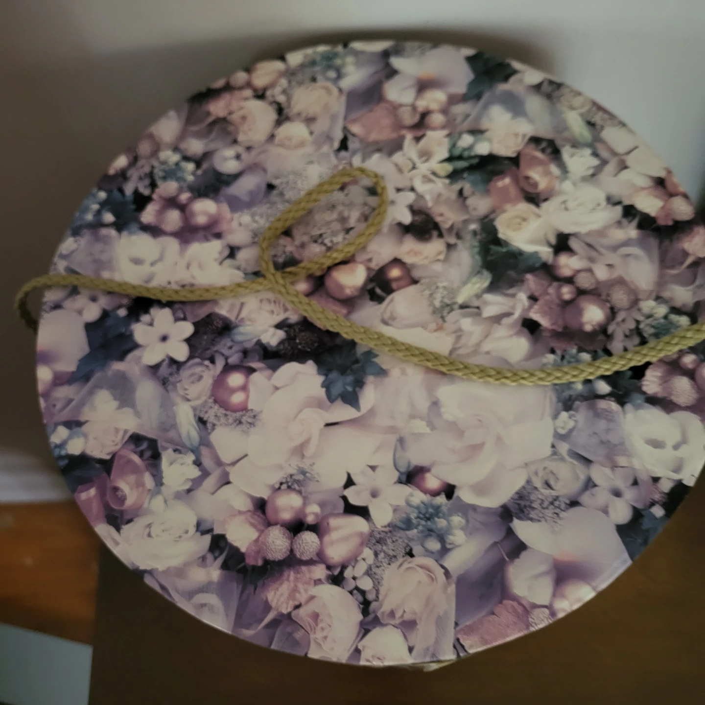 Vintage Floral Round Hat Box Storage Container - photo 3