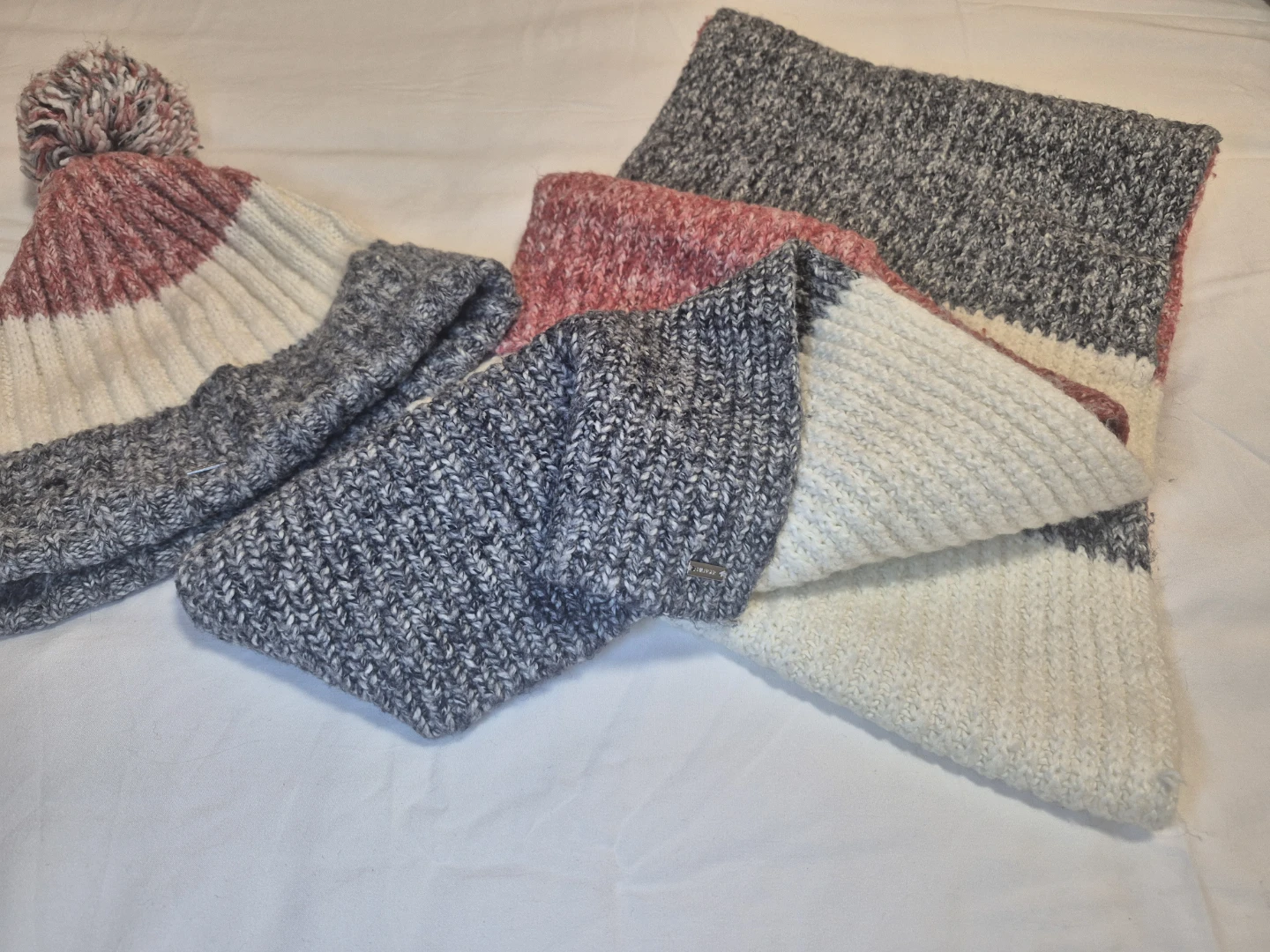 Tommy Hilfiger Hat and Scarf Set - photo 3