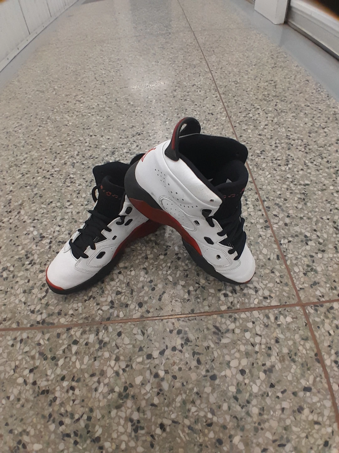 Air Jordan 6 Retro Sneakers Teens/Boys Size 7 - photo 4