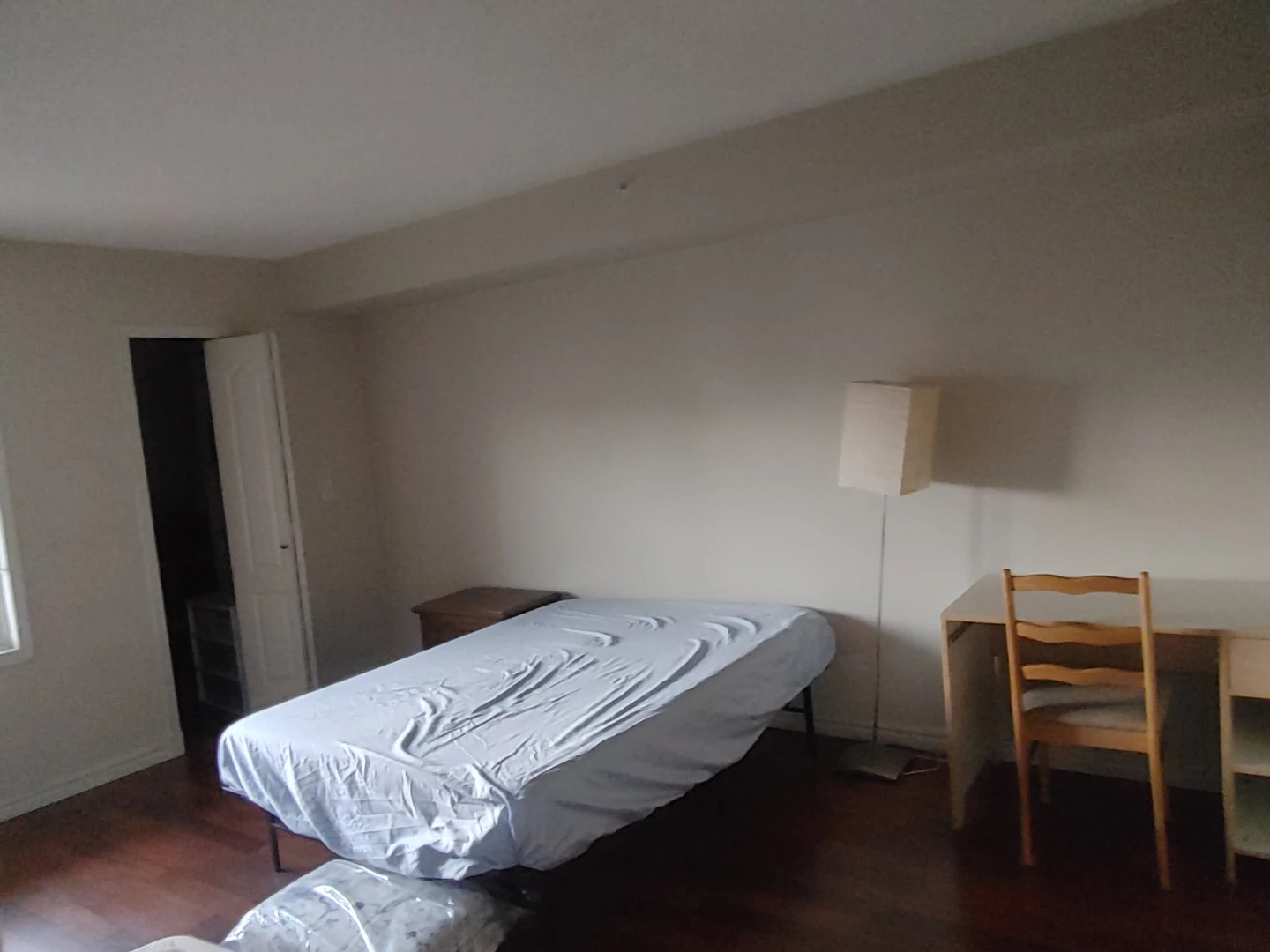 Room to Rent in 2bdr 2baths condo downtown - photo 2