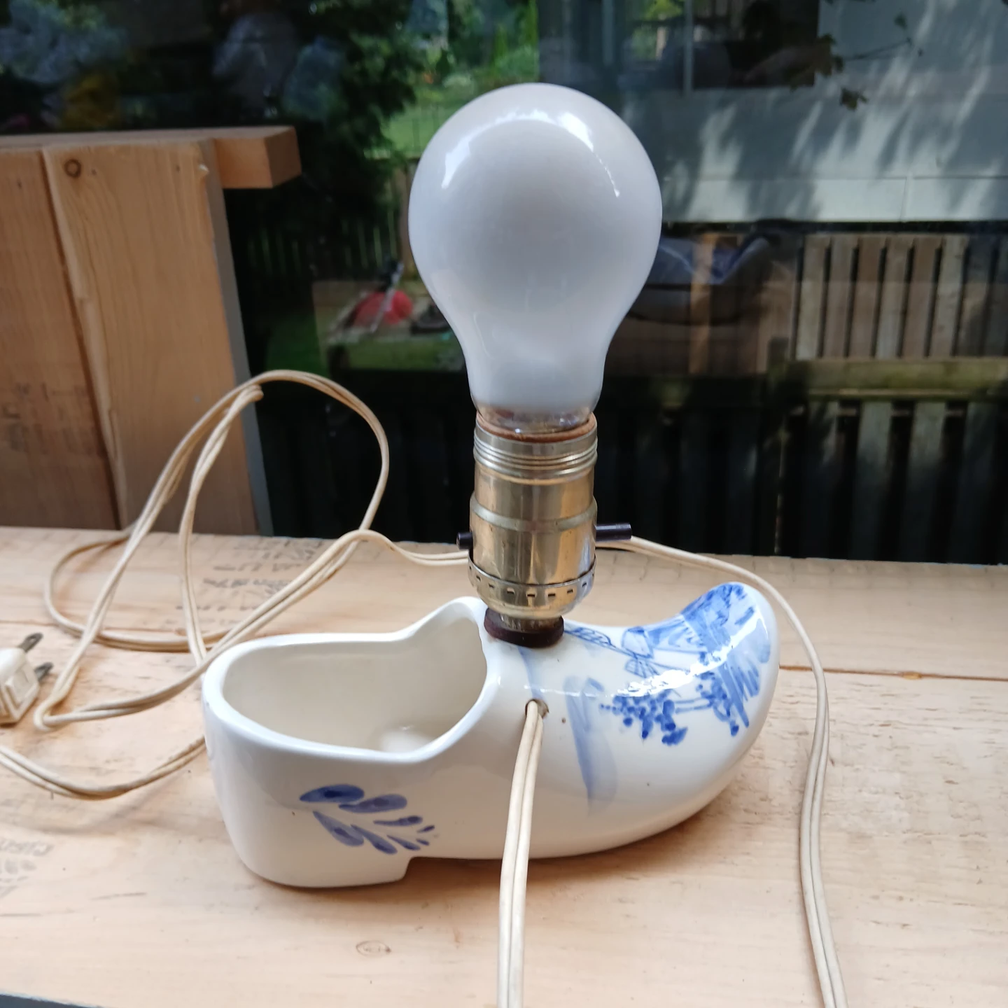 Vintage Horn & Makellar Portable Electric Lamp