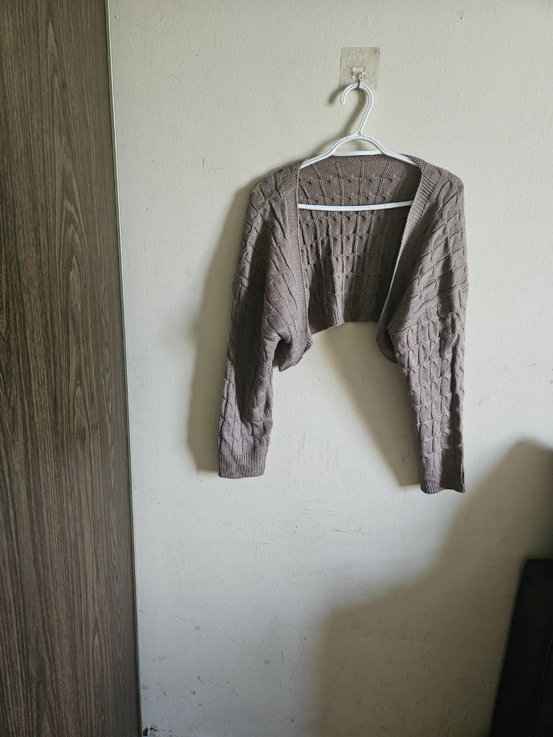 Brown knitted cropped shrug - photo 2