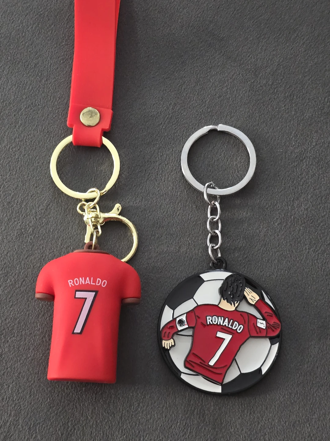 5 Piece Football Fan Keychain Combo - Ronaldo & Messi - photo 3