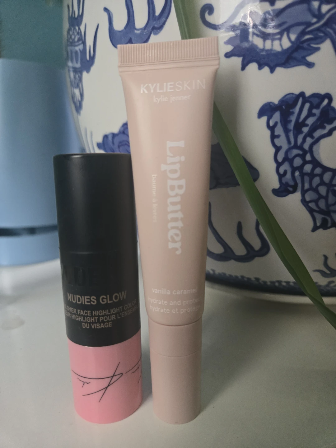 NUDESTIX Nudies Glow Highlight Stick + KYLIE lip butter