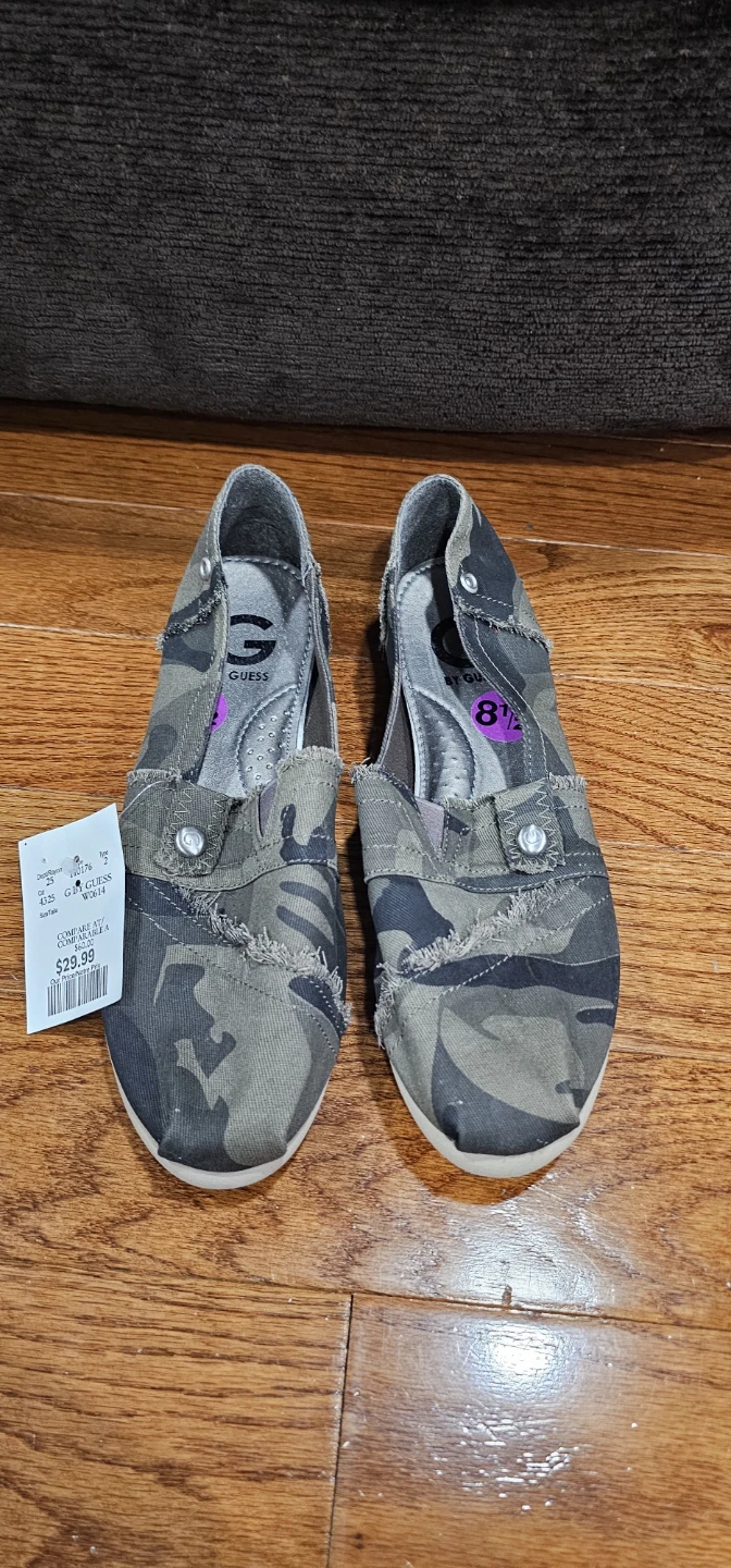 BRAND NEW! G by GUESS Women's Camo Espadrille Flats Size 8.5