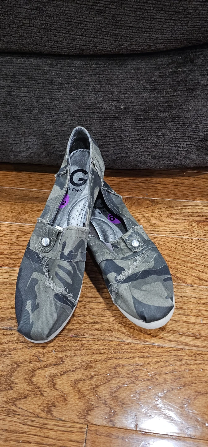 BRAND NEW! G by GUESS Women's Camo Espadrille Flats Size 8.5 - photo 3