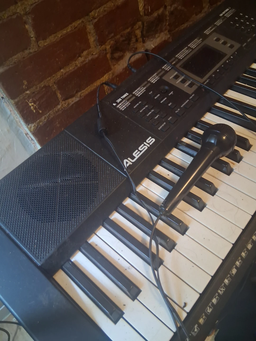 Alesis Melody 61 Keyboard - photo 2
