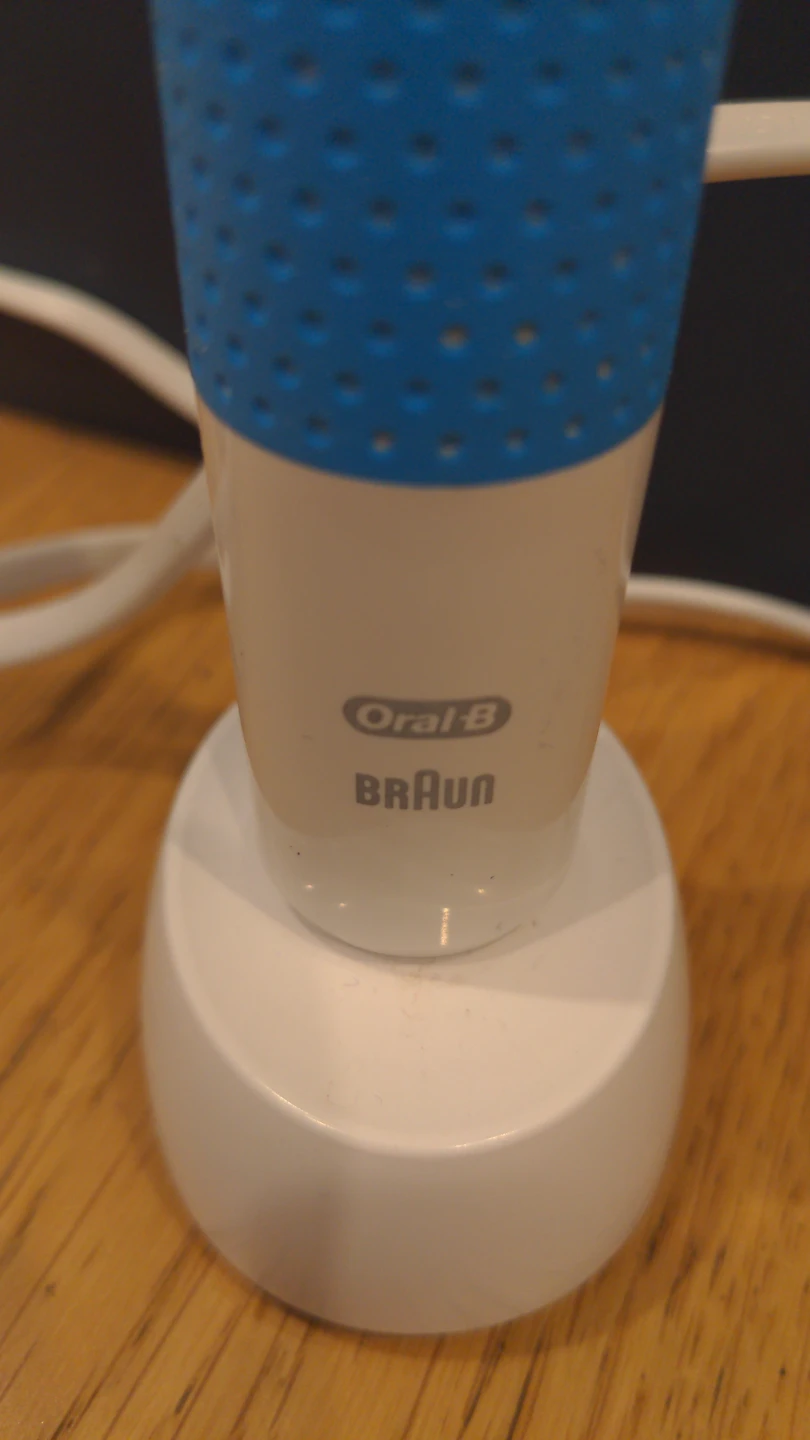 Oral-B Braun Electric Toothbrush - photo 2