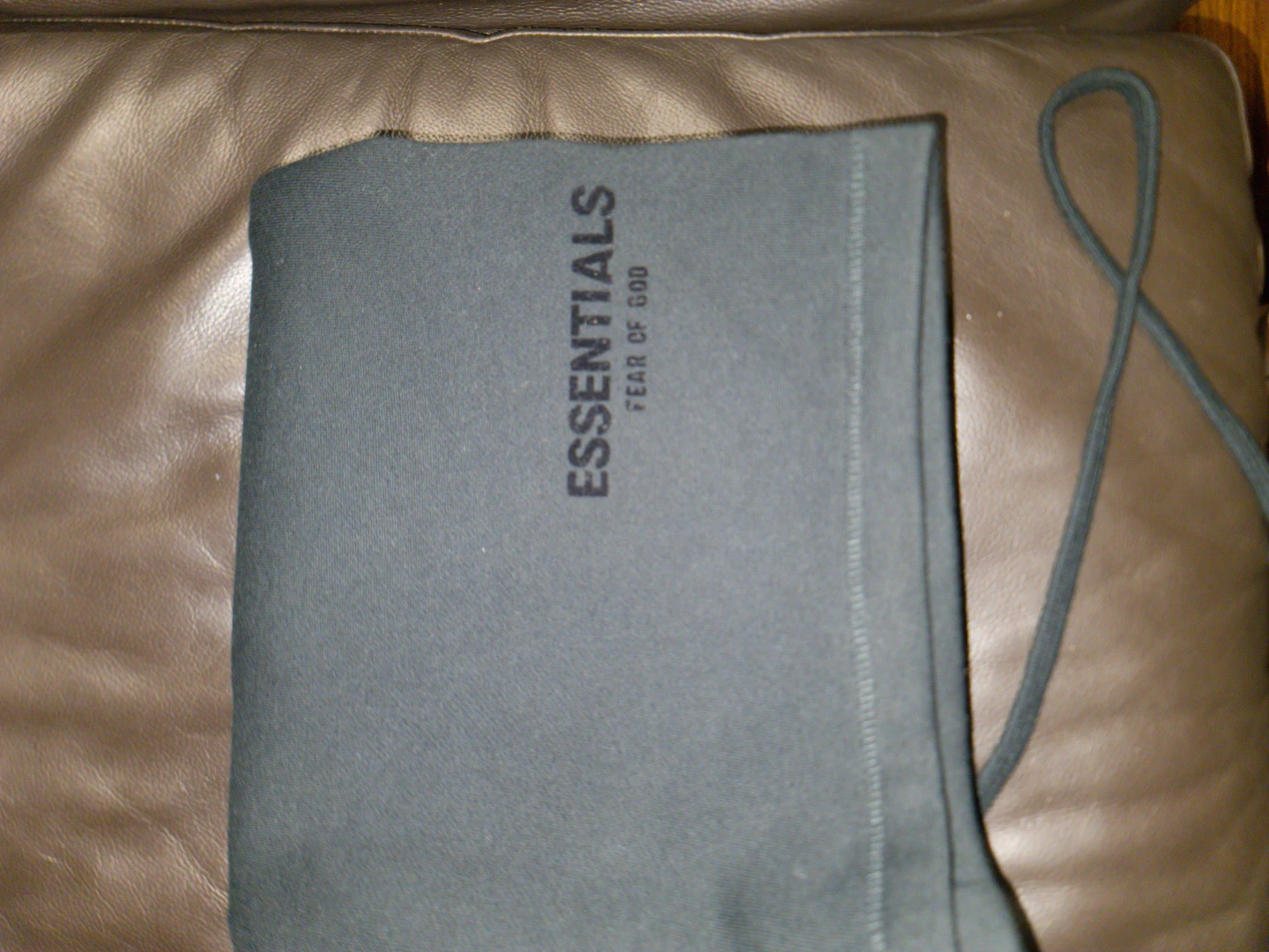 ESSENTIALS Fear of God Sweatpants Shorts size medium - photo 2