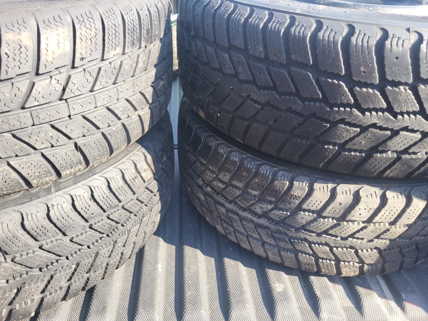 Set of four winter tires and rims. Tire size is 205/55R16 - photo 2