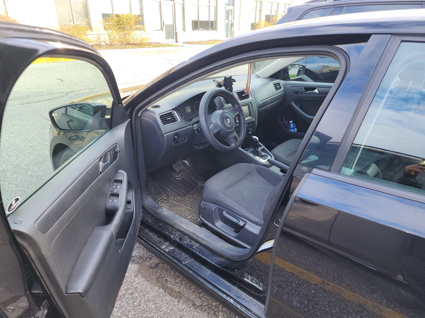 Volkswagen Jetta Sedan - photo 4
