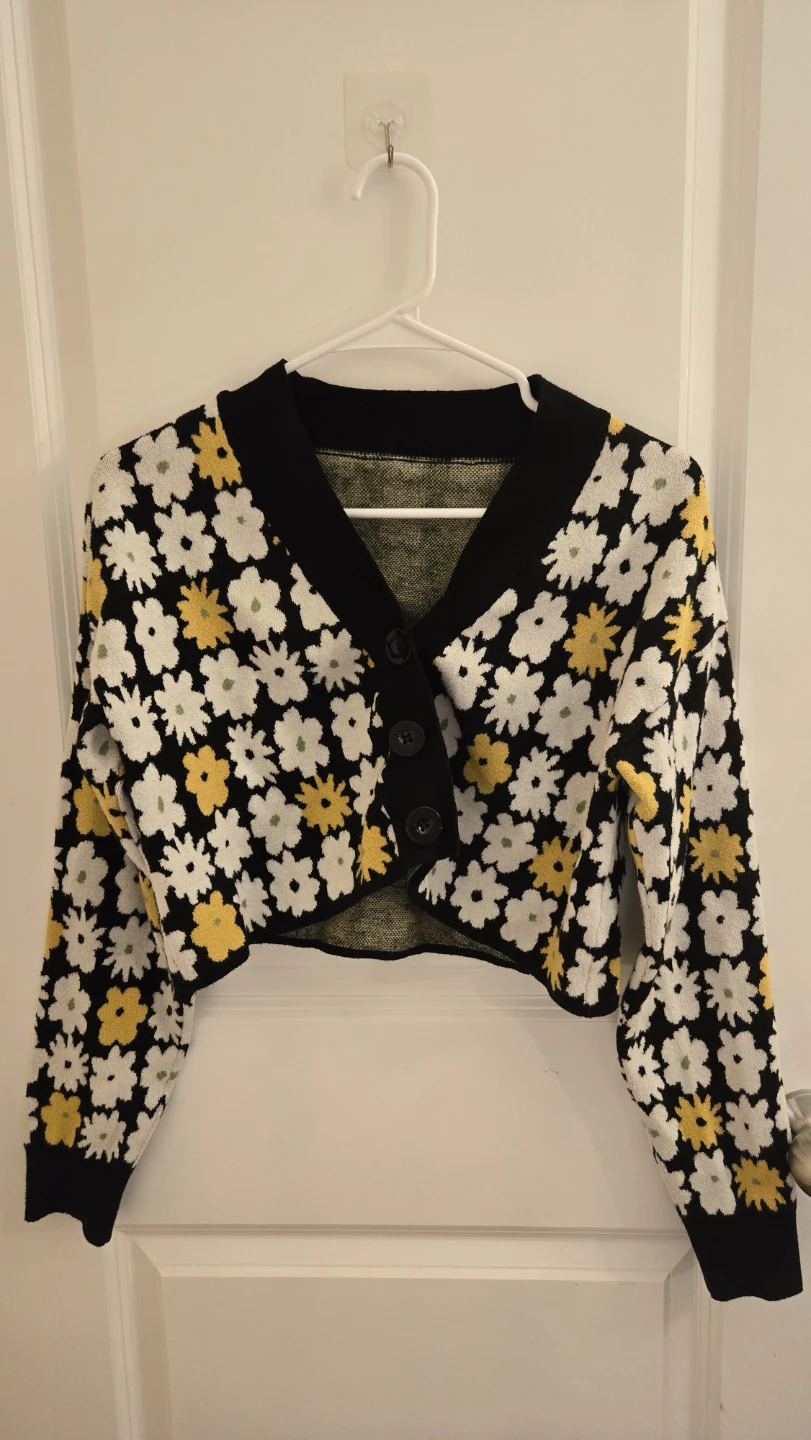 Cropped Cardigan Sweater Flower Design