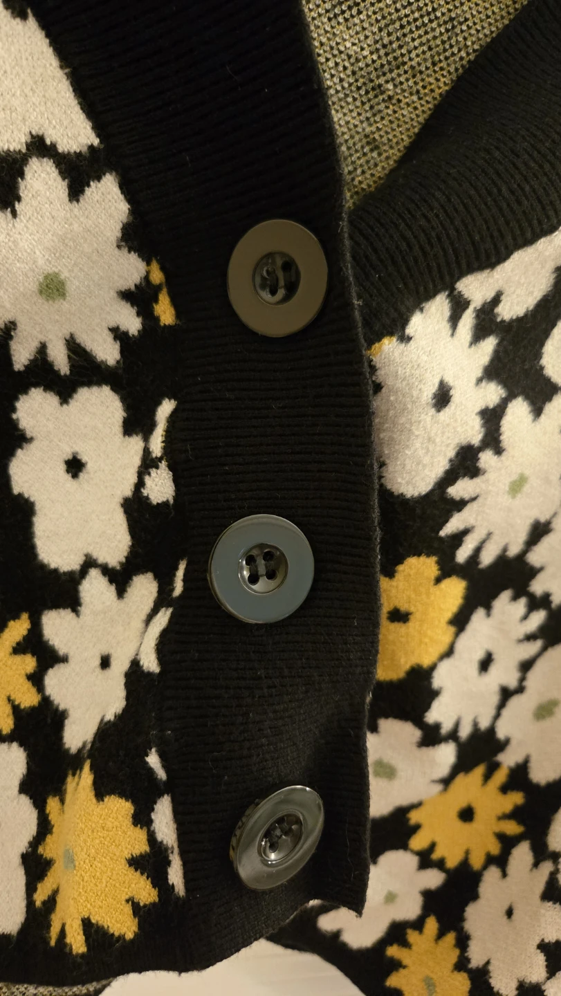 Cropped Cardigan Sweater Flower Design - photo 3