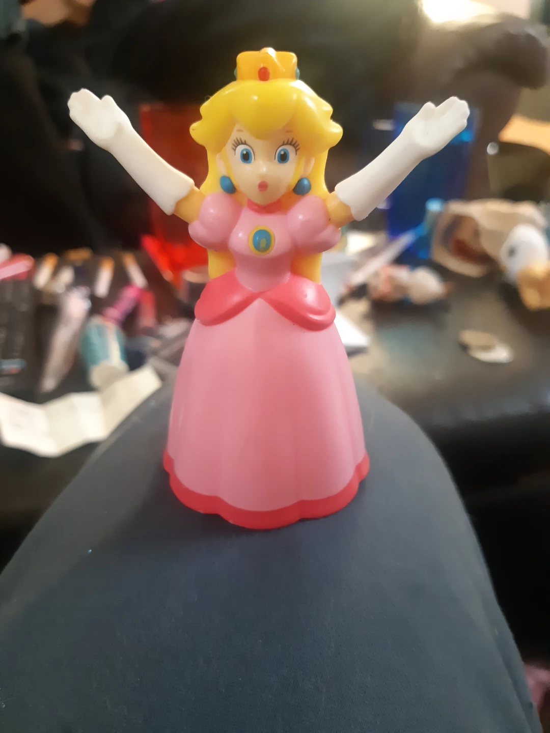 Princess Peach Toy Figure - photo 2